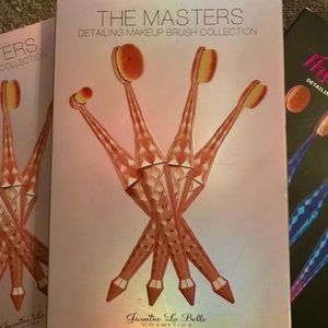NIB 4-PIECE DETAILING MAKEUP BRUSHES “THE MASTERS”